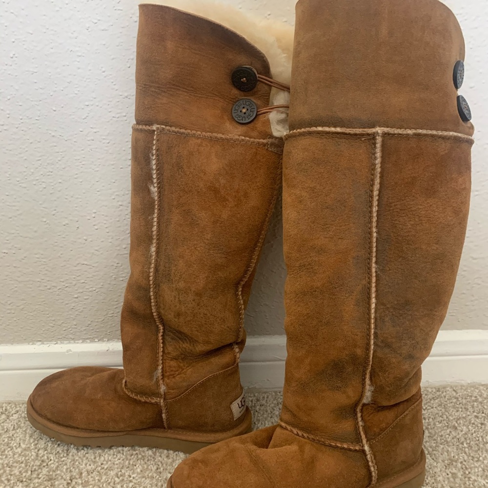 Ugg size 6 good condition tall chestnut